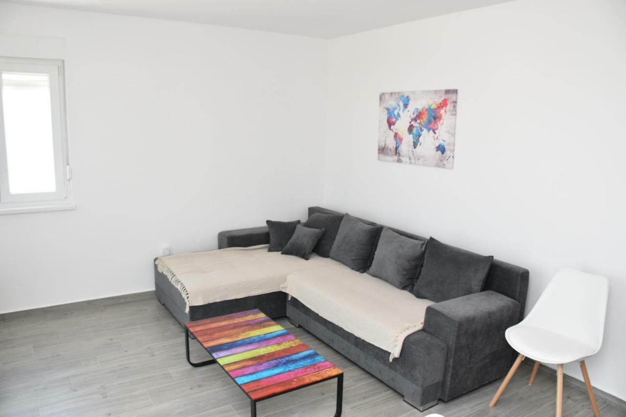 Apartments Mino Ražanac 外观 照片